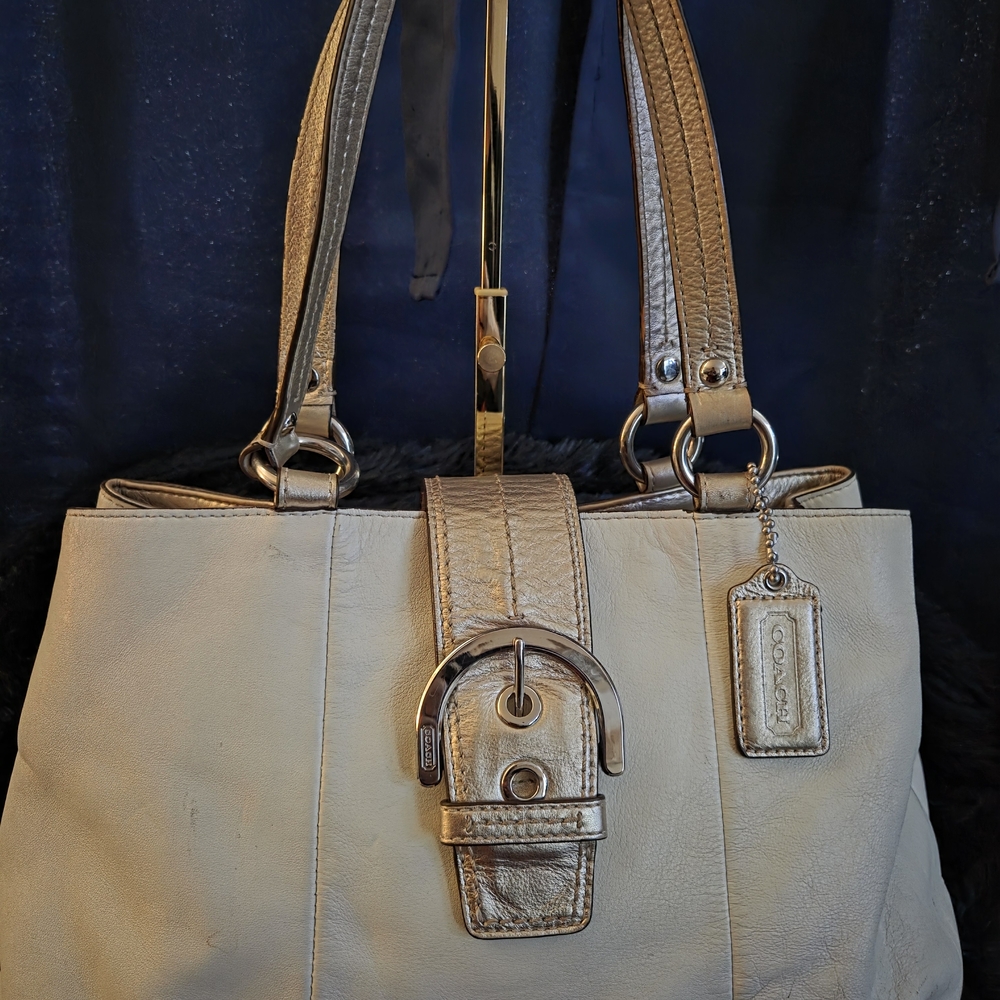 LOW START Coach Leather Shoulder Bag Cream w/ Metallic Trim Buckle Detail - Picture 5 of 16
